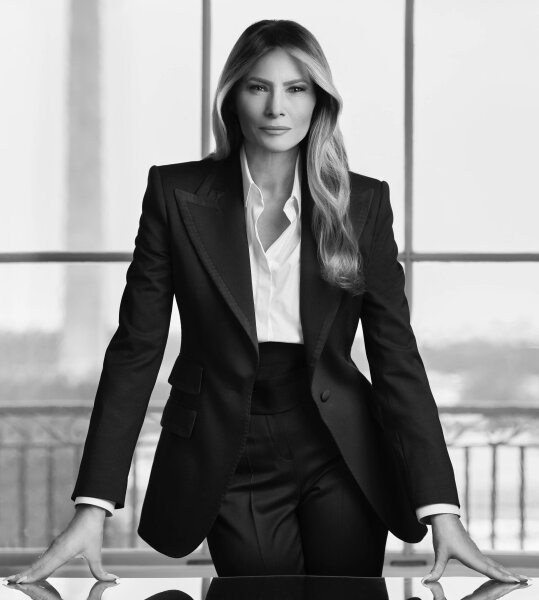 Млания Трамп   <br>Официальный портрет