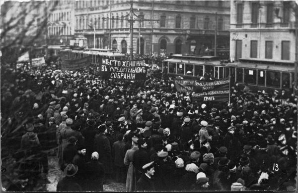 Петроград 1917г Женский протест за право быть избранным в народное собрание