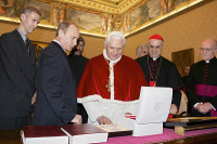 Папа Бенедикт XVI с президентом России Владимиром Путиным в Ватикане в 2007 году