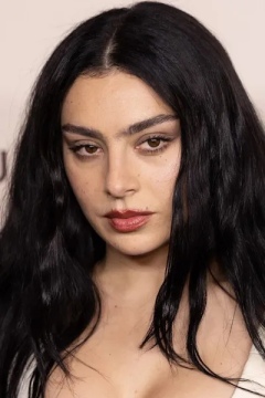Charli XCX (оригинальное название Шарло́тта Э́мма Э́йтчисон)